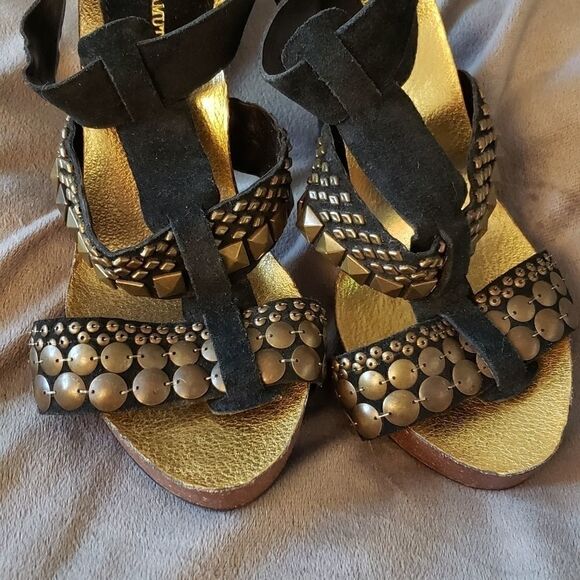 Vince Camuto leather and wood studded sandals - Picture 4 of 5